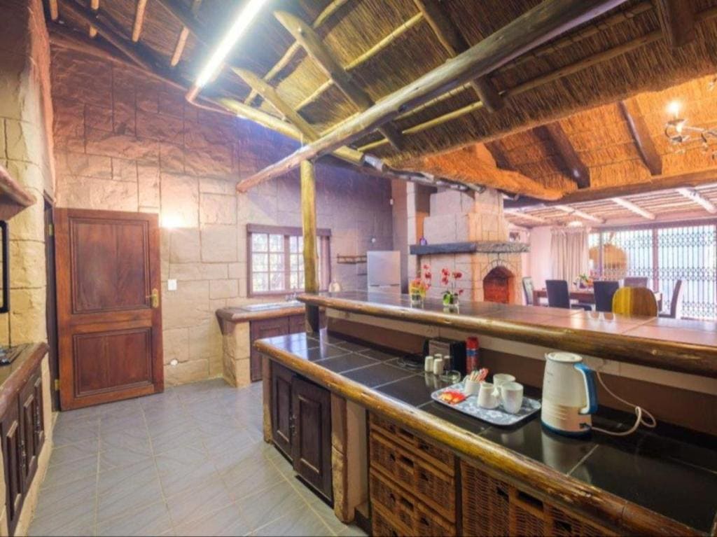 Luxury Cottage room - Image 3