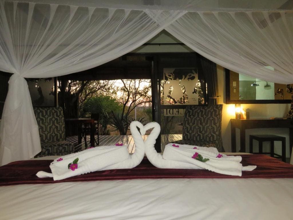 Paperbark Luxury Chalet room - Image 3