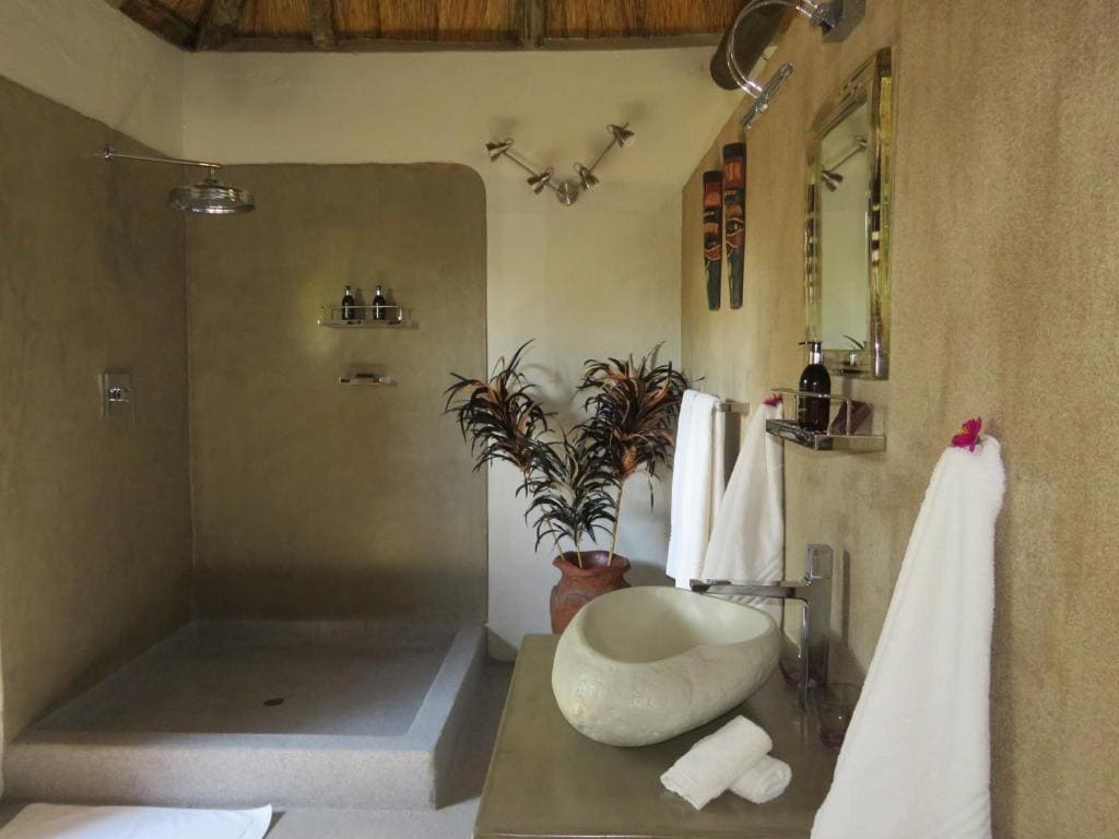 Paperbark Luxury Chalet room - Image 2