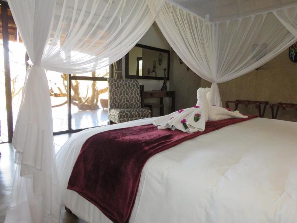 Paperbark Luxury Chalet room - Image 1