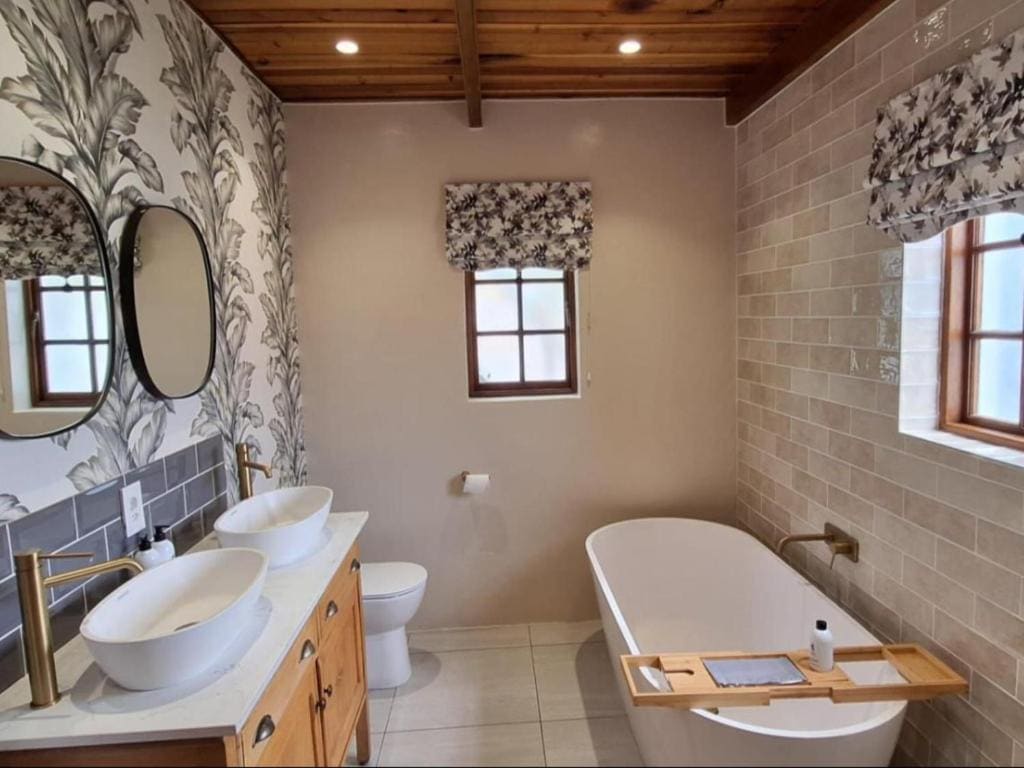 Honeymoon Cottage room - Image 3