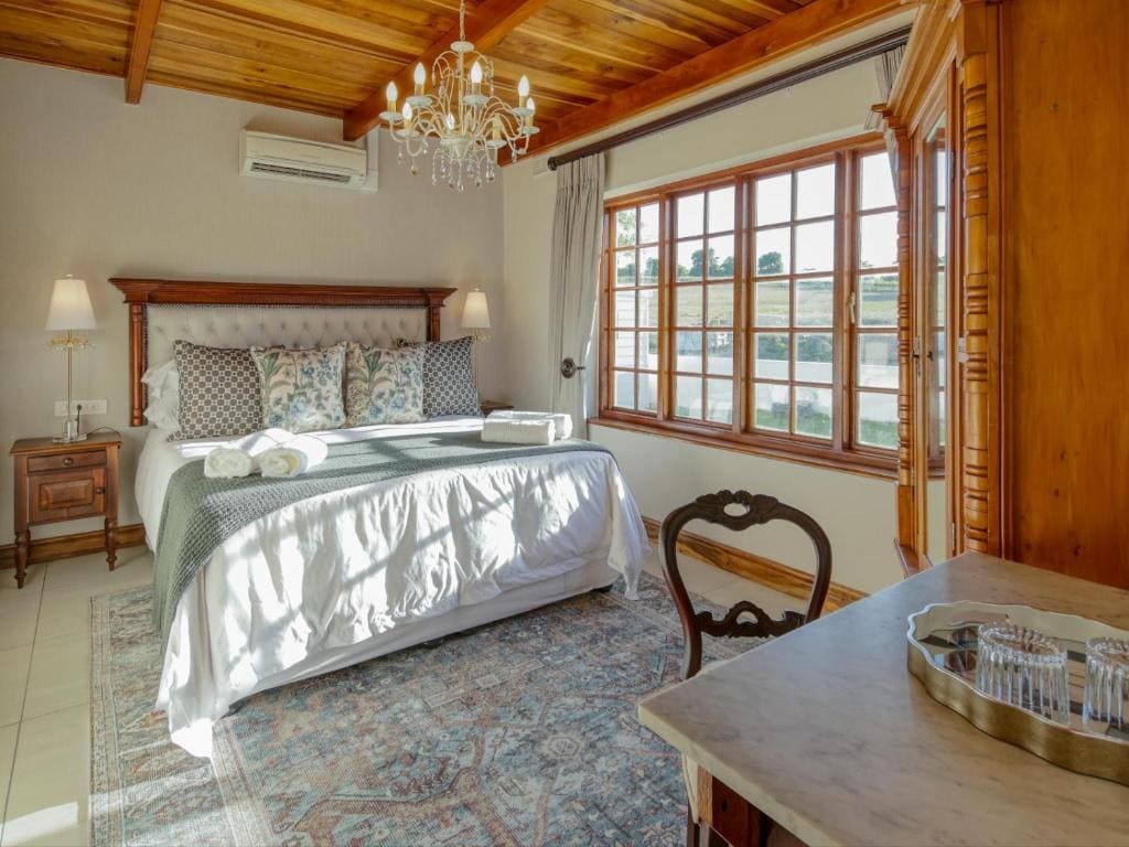 Honeymoon Cottage room - Image 2