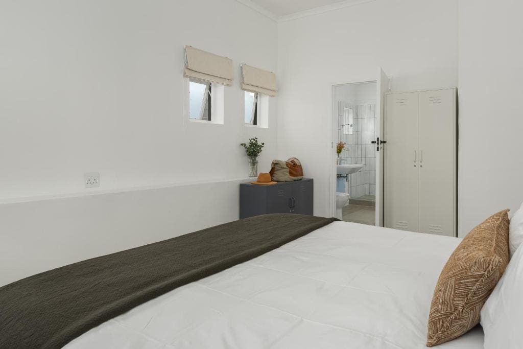 One-Bedroom Apartment room - Image 3