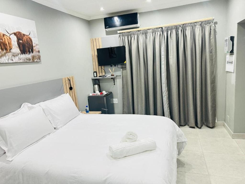 Comfort Queen Room room - Image 3