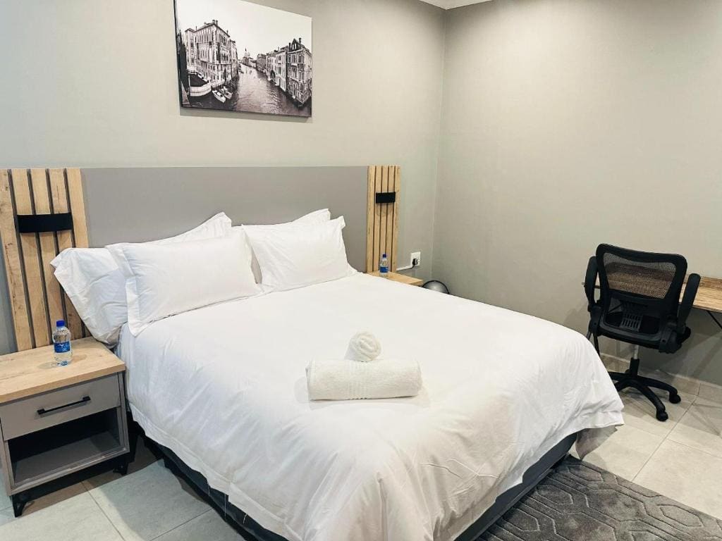 Comfort Queen Room room - Image 2
