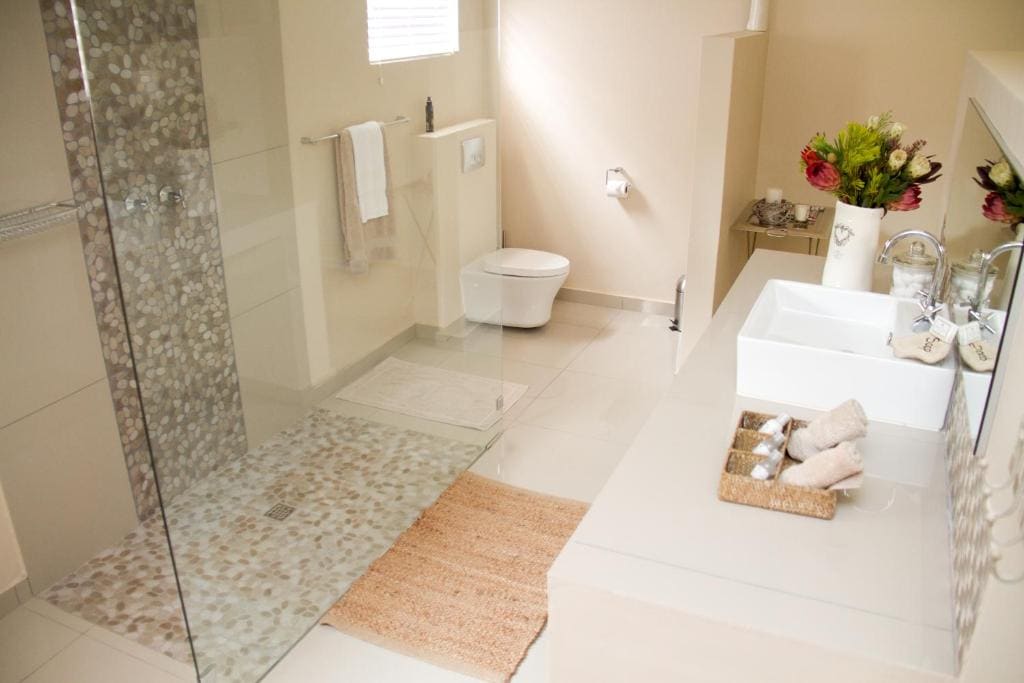 Deluxe Double Room with Shower room - Image 3