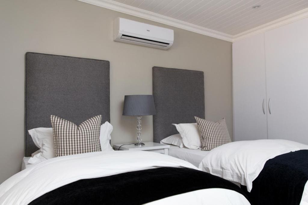 Budget Twin Room room - Image 2