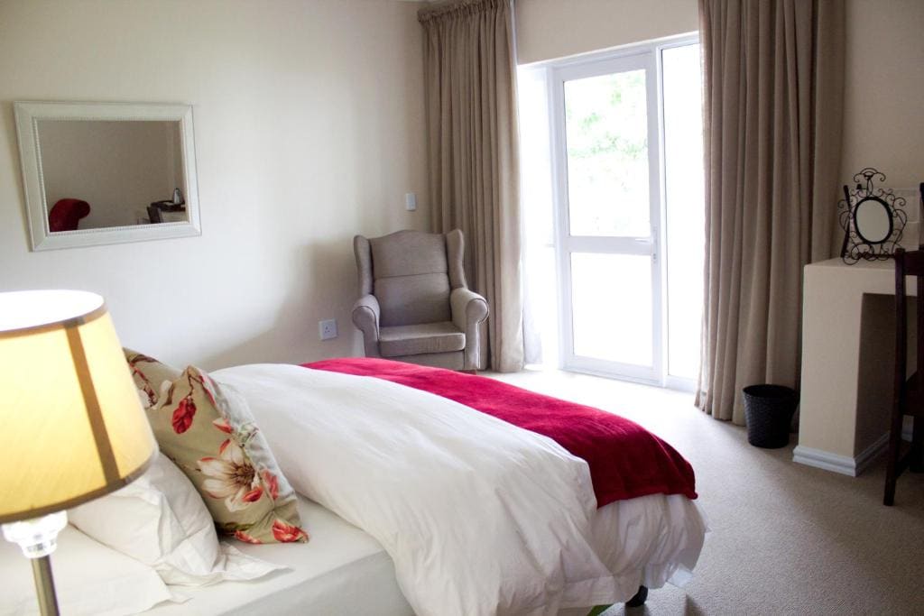 Deluxe Double Room with Shower room - Image 2