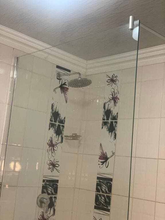 Deluxe Double Room with Shower room - Image 3