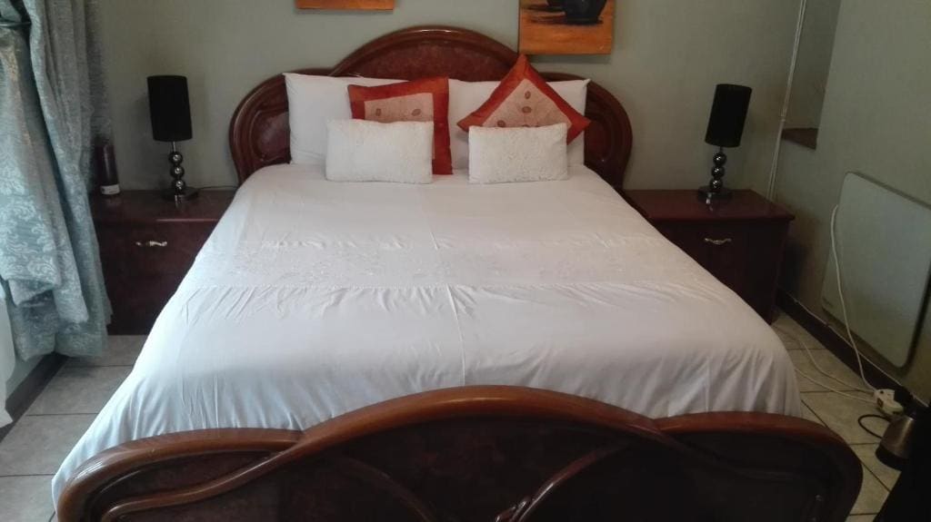 Deluxe Double or Twin Room with Garden View room - Image 1