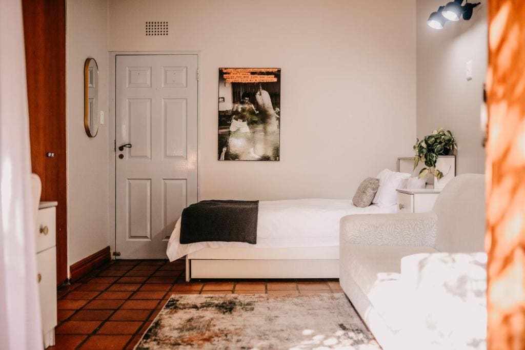 Standard Family Room room - Image 3