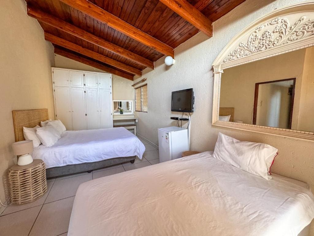 Double Room with Garden View room - Image 3