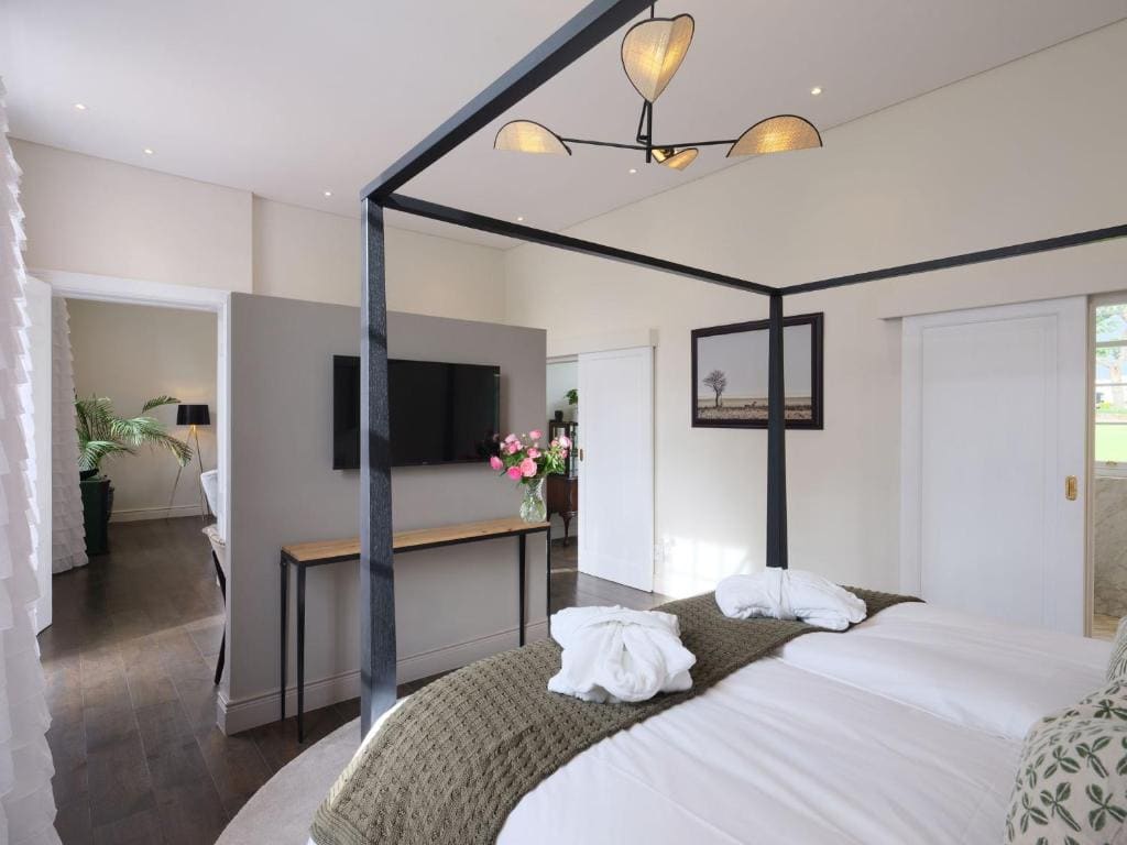 Suite with Pool View room - Image 1