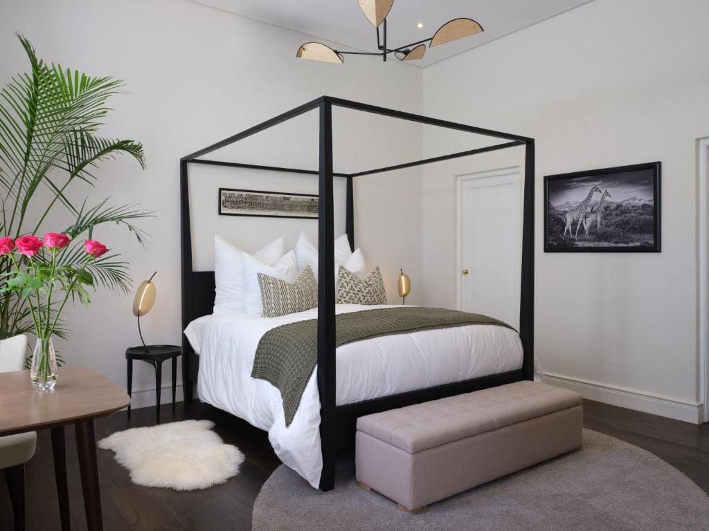 Double Room with Pool View room - Image 2