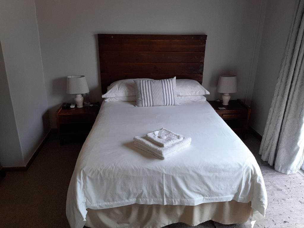 Deluxe Double Room (2 Adults + 1 Child) room - Image 3