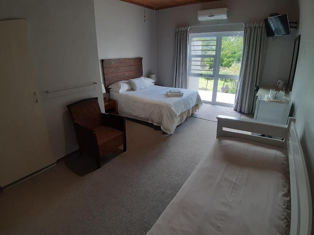 Deluxe Double Room (2 Adults + 1 Child) room - Image 1