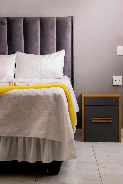 Deluxe Room room - Image 2