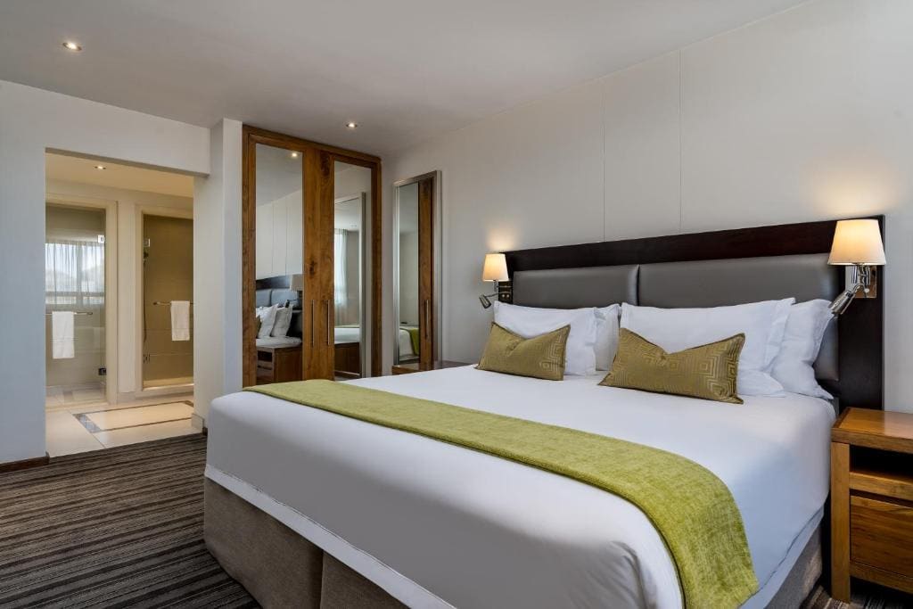 Suite with King Bed room - Image 3