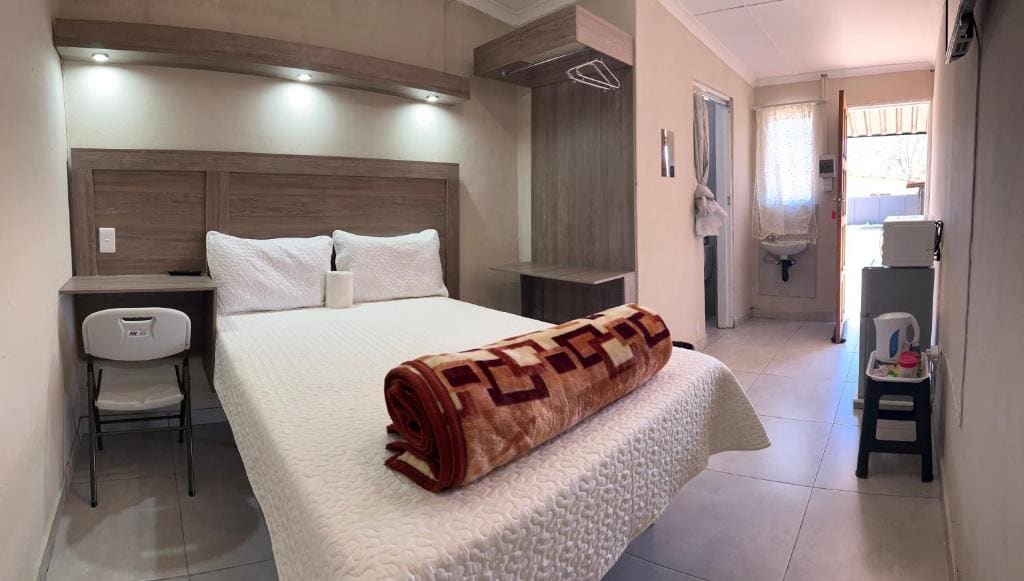 Double Room with Private Bathroom room - Image 1