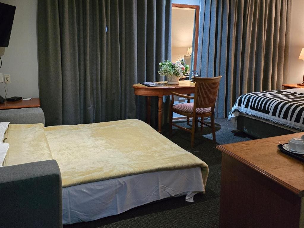 Junior King Suite with Sofa Bed room - Image 2