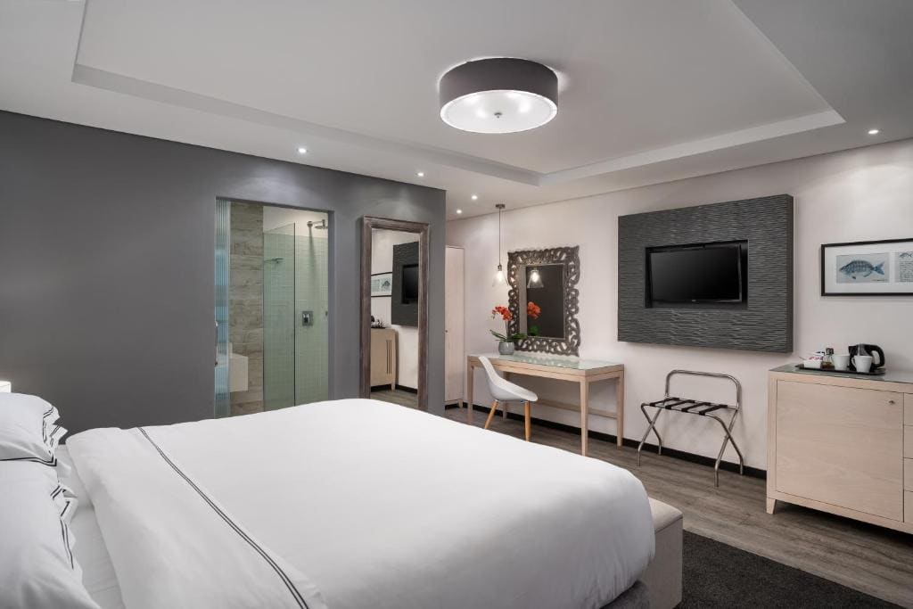 Deluxe King Room room - Image 2