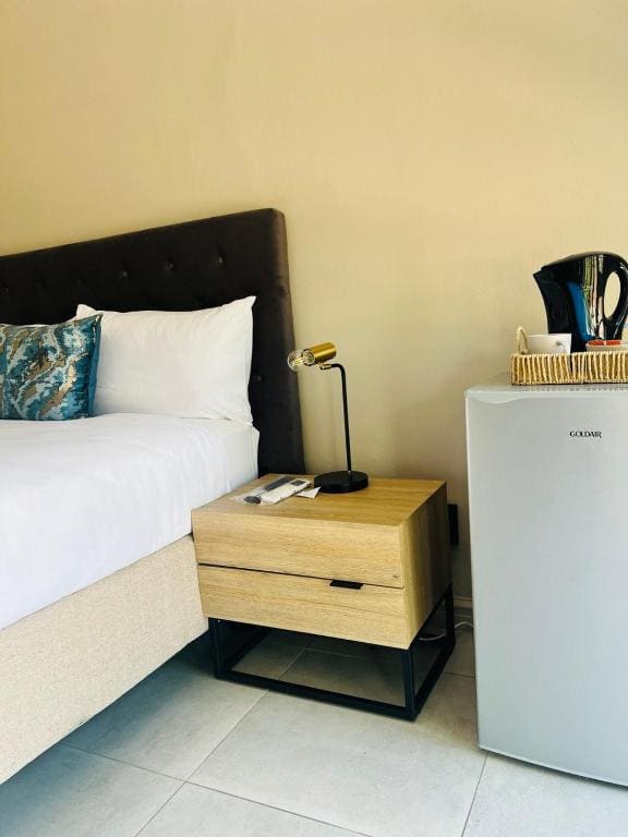 Standard Double Room with Shared Bathroom room - Image 1