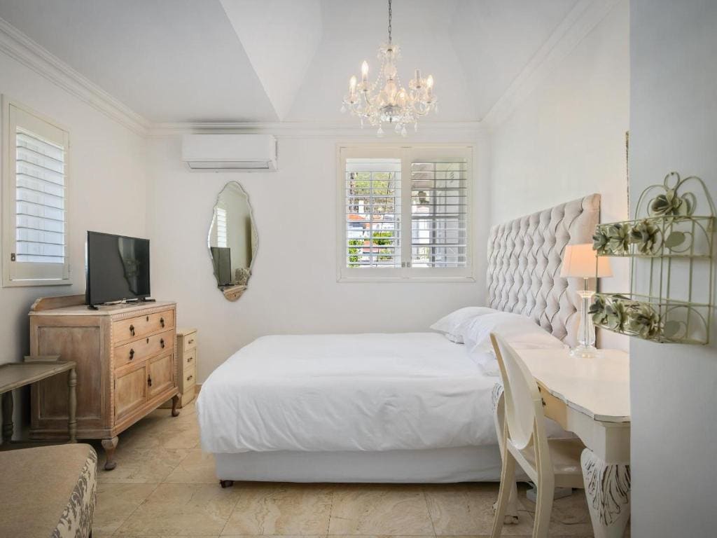 Superior Queen Room room - Image 2