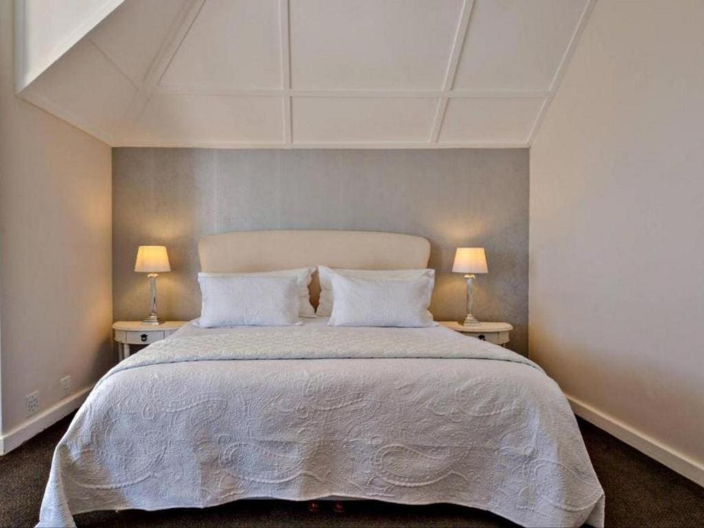 Deluxe King Room room - Image 2