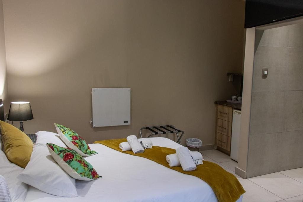 Standard Queen Room room - Image 1