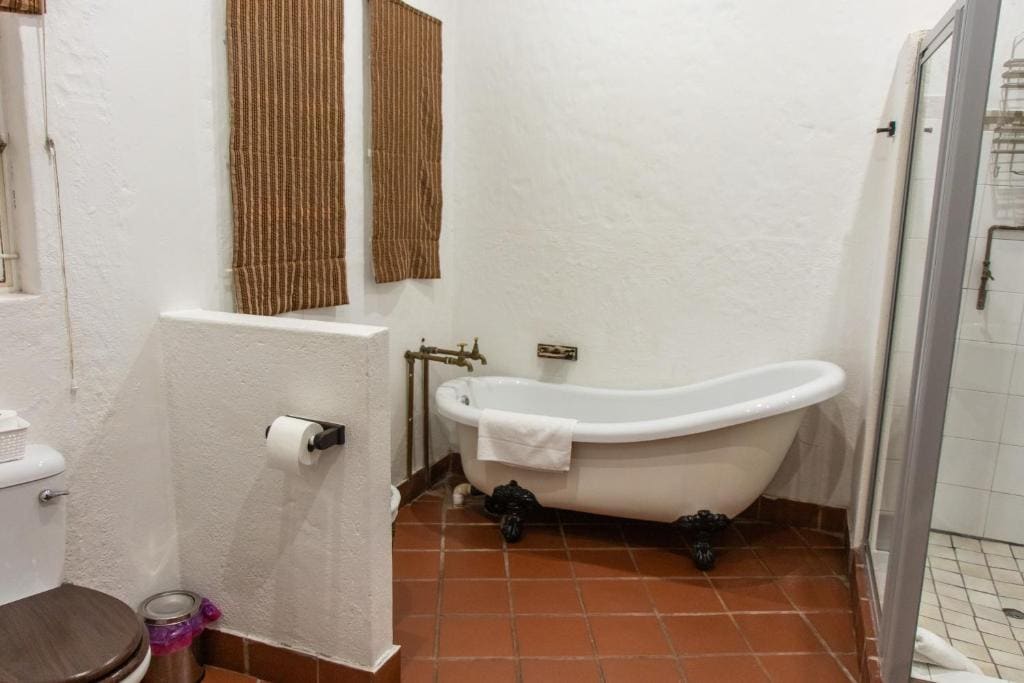 Comfort Queen Room room - Image 3