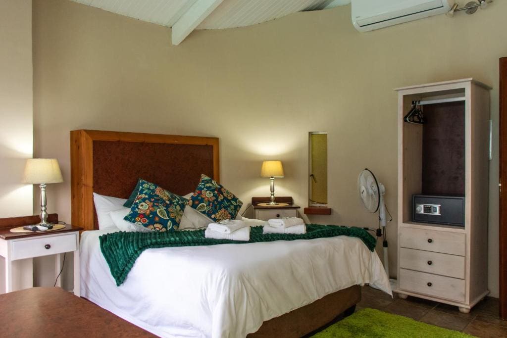 Standard Family Room room - Image 2