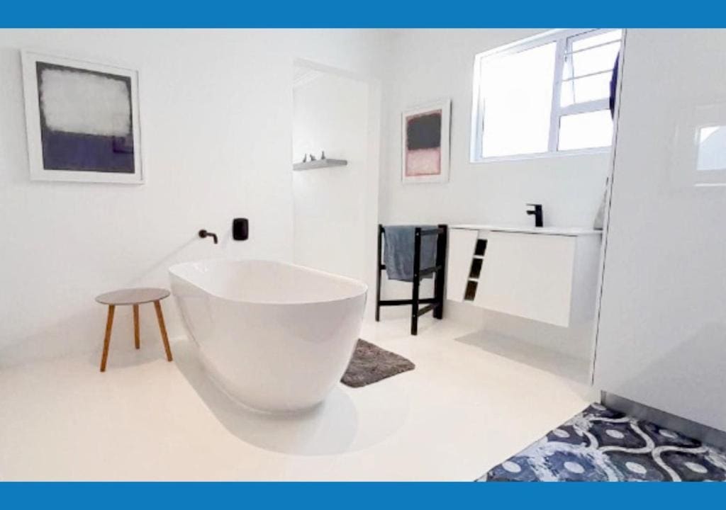 Deluxe Double Room with Balcony and Sea View room - Image 2