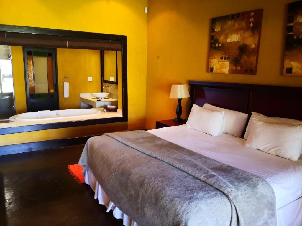 Deluxe Junior Suite room - Image 1