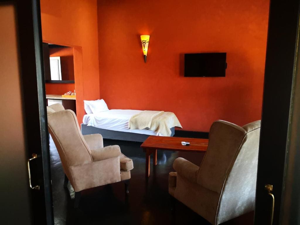 Family Room with Garden View room - Image 3