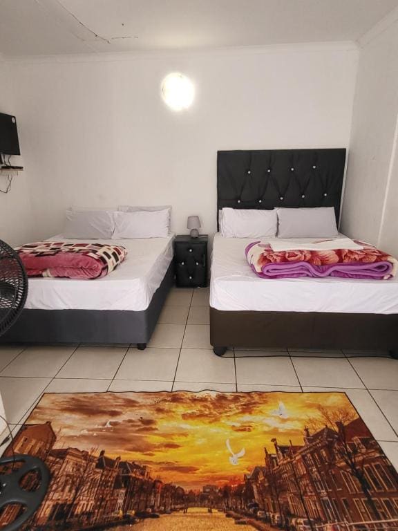 Double Room with Shared Bathroom room - Image 1