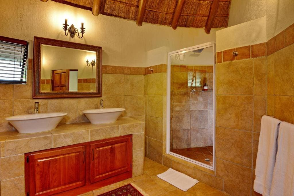Two Bedroom Suite - Full Board & 2 Game Drives room - Image 3
