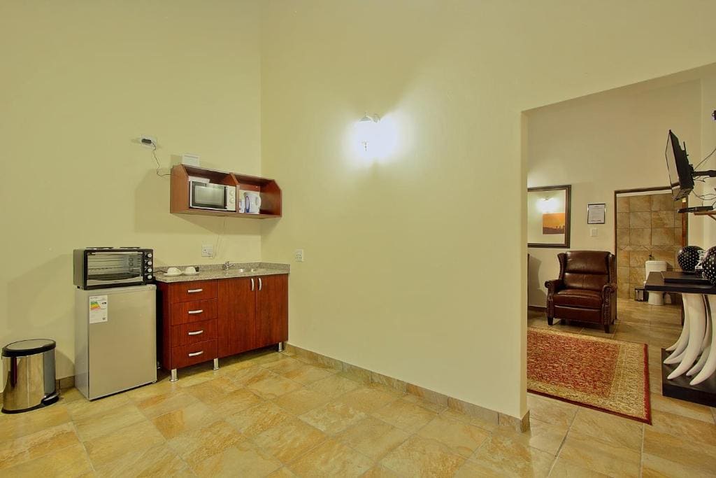 Deluxe Luxury Suite room - Image 3