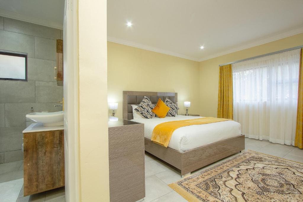 Family Room room - Image 3