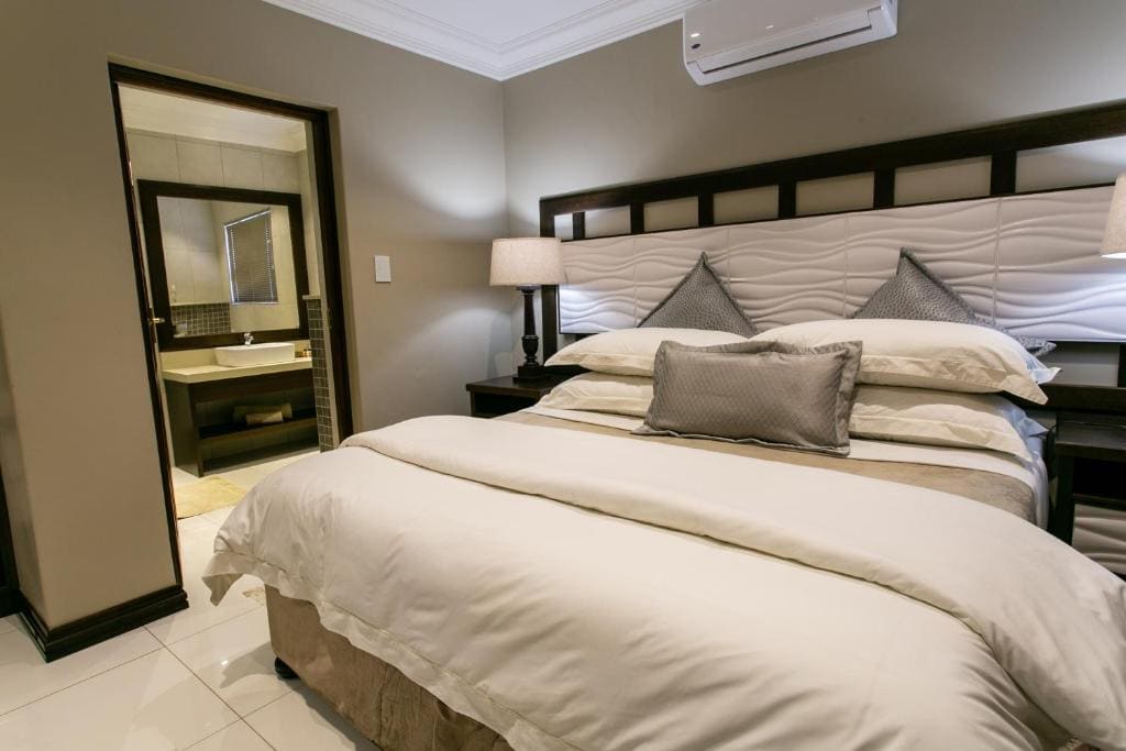 Deluxe Double or Twin Room with Garden View room - Image 1