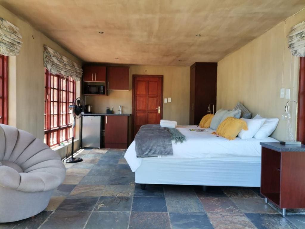 Comfort Queen Room room - Image 3