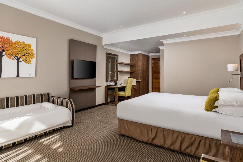 Family Room with King Bed and Sleeper Couch room - Image 1