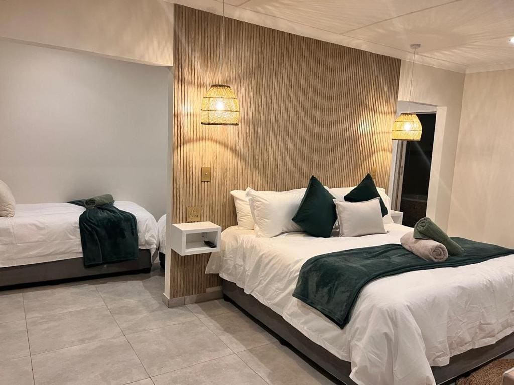Deluxe Family Room room - Image 1
