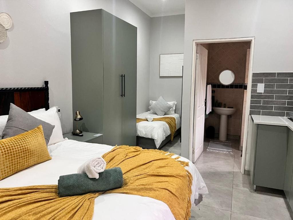 Luxury Triple Room room - Image 3