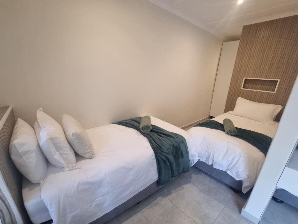 Deluxe Family Room room - Image 3