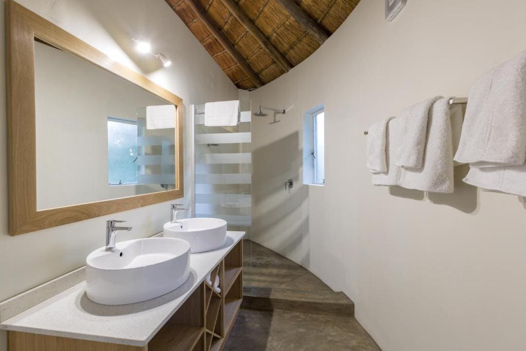 Standard Twin Room with Garden View room - Image 3
