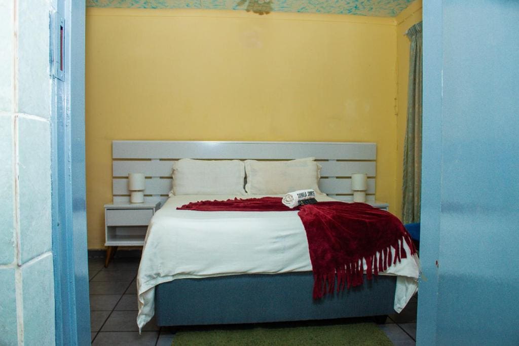Deluxe Double Room with Shower room - Image 1