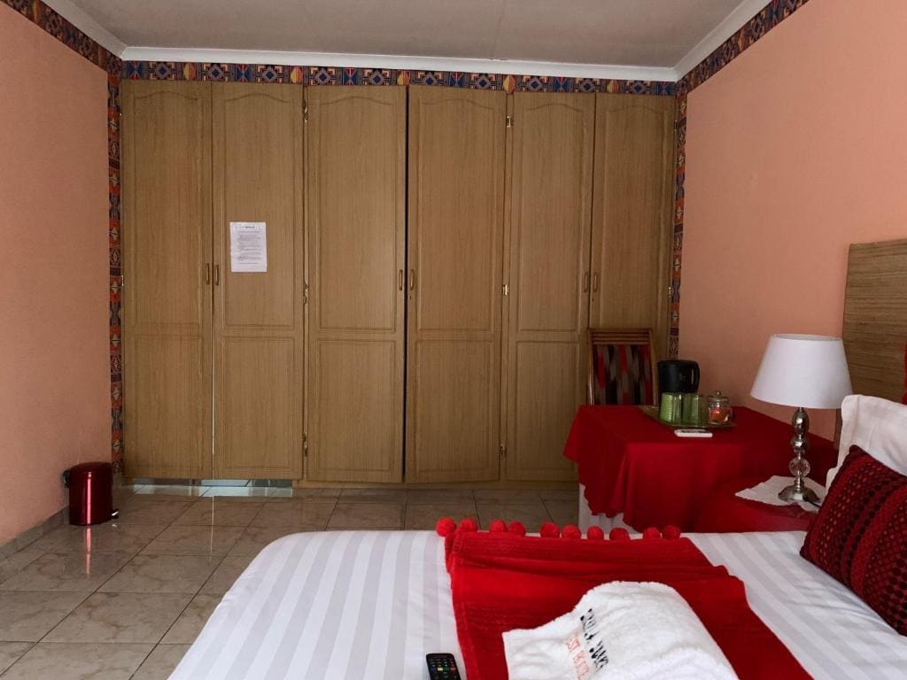 Executive Suite room - Image 3