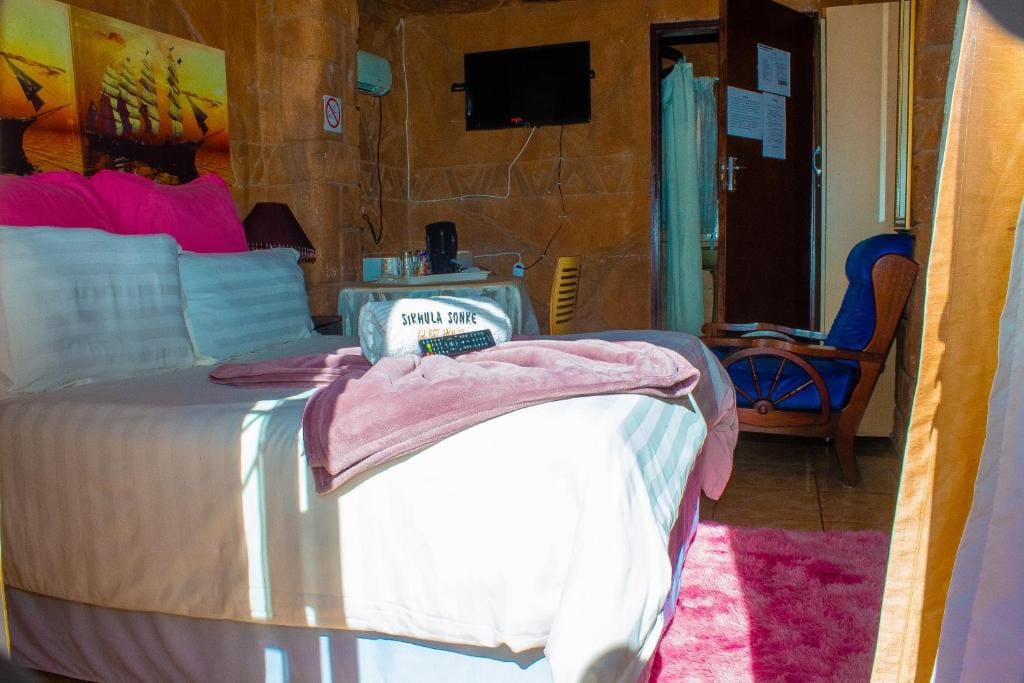 Deluxe Double Room with Castle View room - Image 2