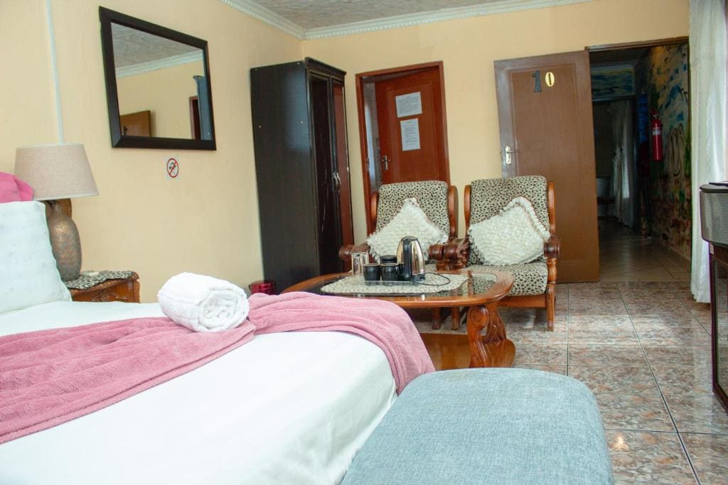 Deluxe Double Room with Shower room - Image 2
