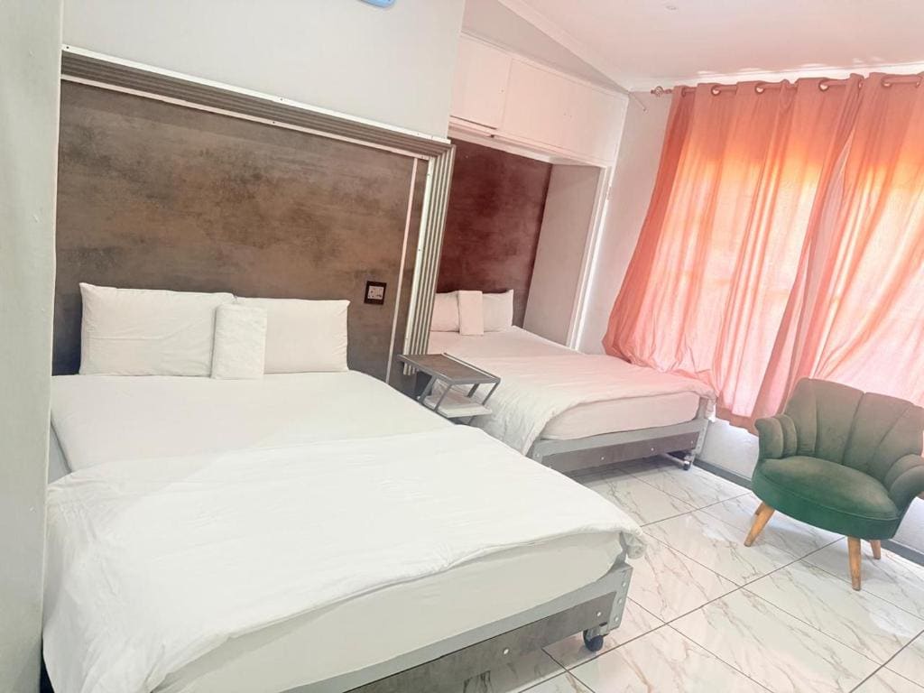 Superior Queen Room room - Image 1